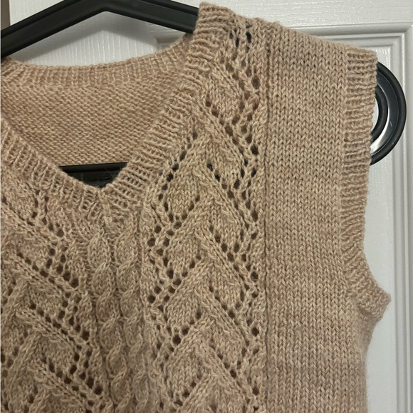 Sweater Vest cable knit - Picture 2 of 3